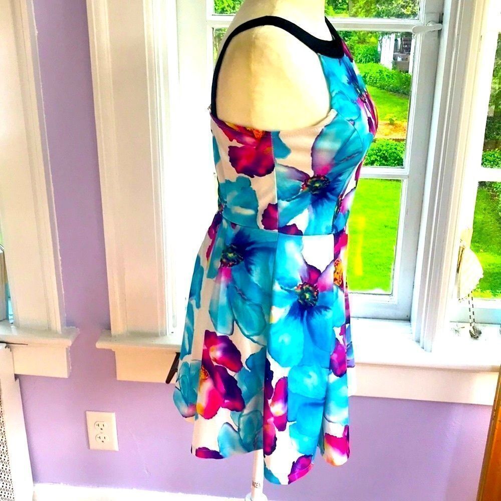 Mini Dress floral 🌸 - Picture 3 of 3